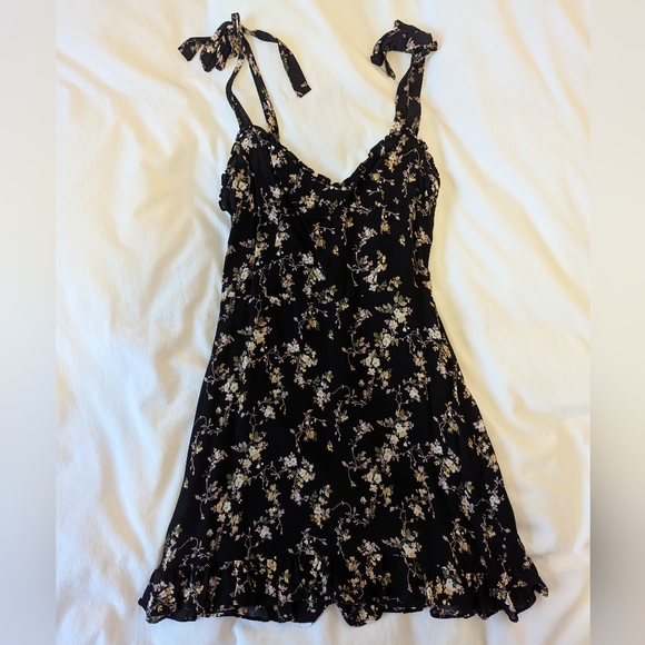 Reformation Dresses & Skirts - Reformation Christine Black Floral Mini Dress